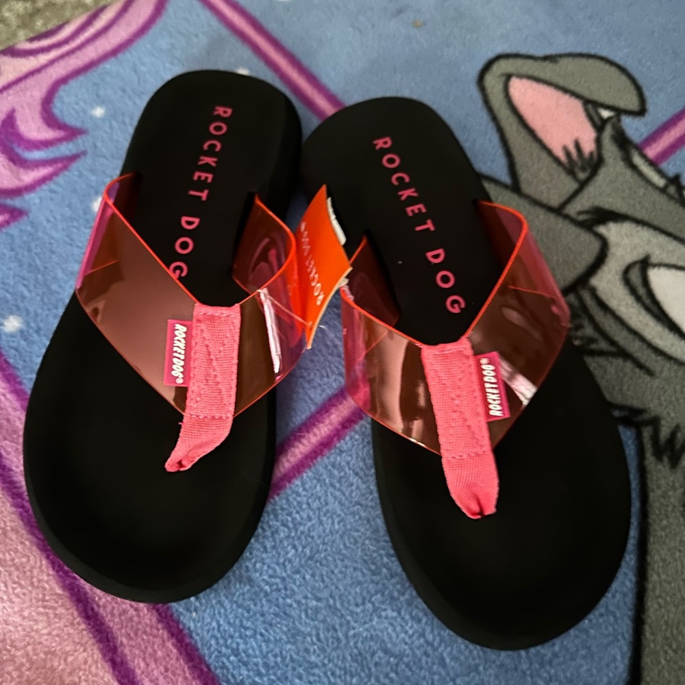 Rocket Dog hot pink flip flops NWT